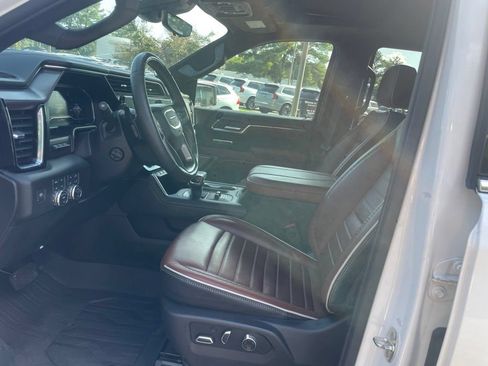 Used 2024 GMC Sierra 1500 Denali Ultimate AWD/4WD image 11