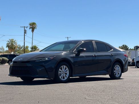 Used 2025 Toyota Camry LE AWD/4WD image 2