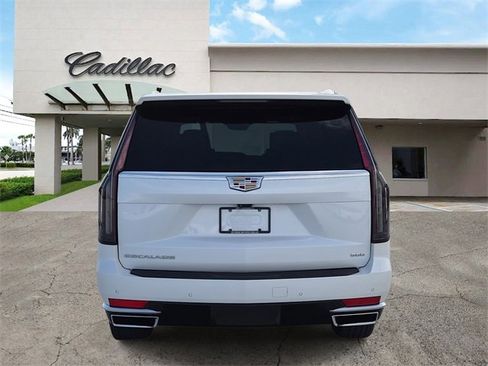 Used 2024 Cadillac Escalade ESV Premium Luxury image 4