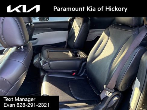 Used 2023 Kia Carnival LX image 16