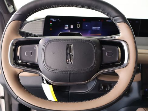 New 2026 Lincoln Navigator Black Label AWD/4WD image 3