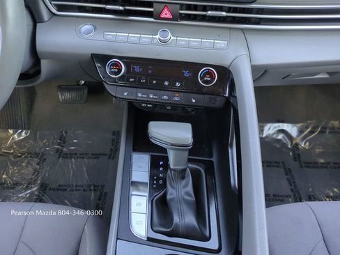 Used 2023 Hyundai Elantra SEL w/ Convenience Package image 19