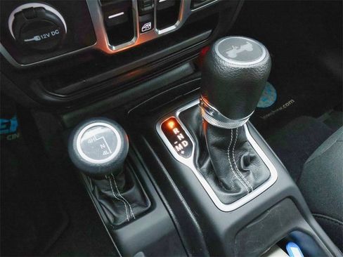 Used 2023 Jeep Wrangler Unlimited Sahara AWD/4WD image 27