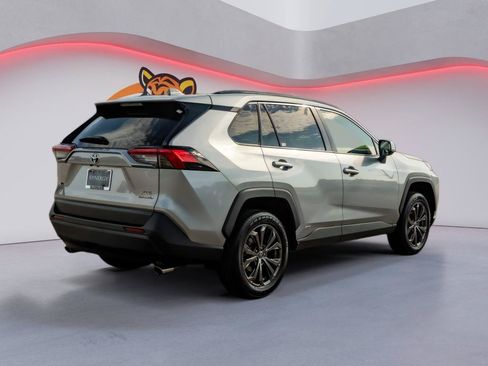 Used 2022 Toyota RAV4 XLE Premium AWD/4WD image 6