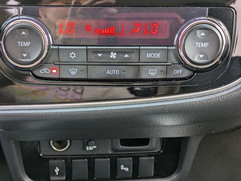 Used 2019 Mitsubishi Outlander SEL image 23