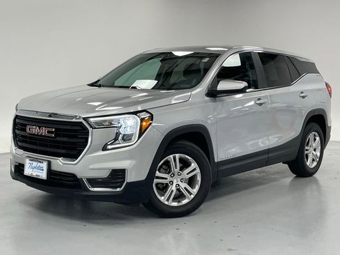 Used 2022 GMC Terrain SLE image 1