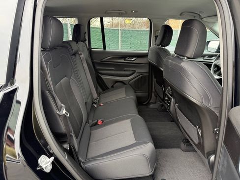 Used 2023 Jeep Grand Cherokee Laredo w/ Luxury Tech Group I image 17