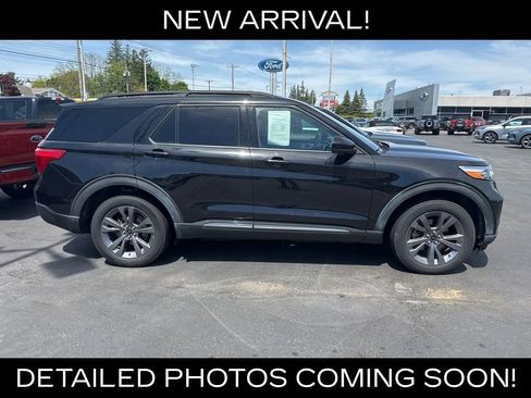 Used 2023 Ford Explorer XLT w/ Equipment Group 202A AWD/4WD image 3