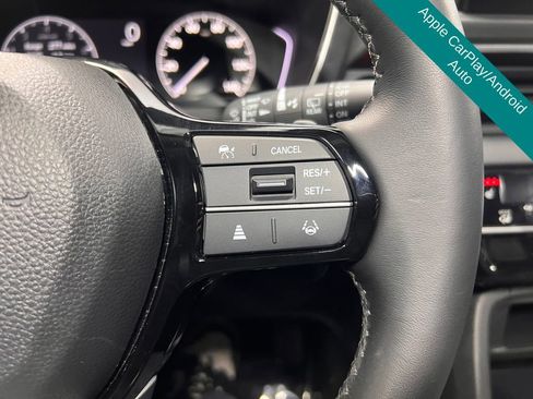 Used 2025 Honda Pilot Touring image 10