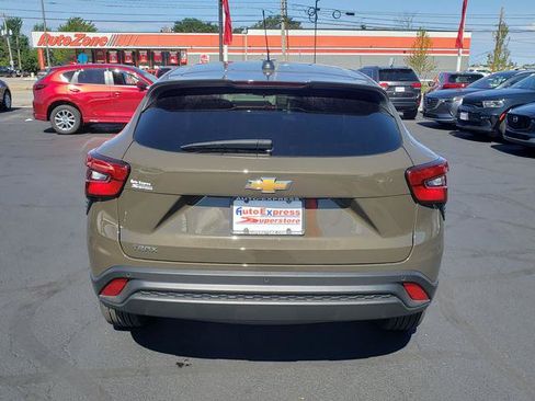 Used 2024 Chevrolet Trax LS w/ LS Convenience Package FWD image 6