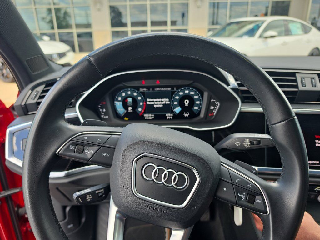 Used 2025 Audi Q3 2.0T Premium AWD/4WD image 9