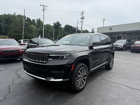 Used 2023 Jeep Grand Cherokee L Summit AWD/4WD image 3