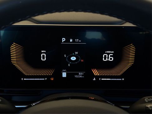 Used 2025 Kia Carnival EX image 17