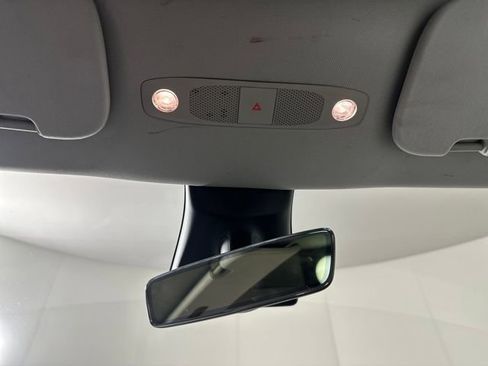 Used 2021 Tesla Model Y Standard Range image 23