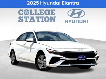 Used 2025 Hyundai Elantra SE w/ Cargo Package