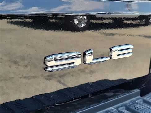 New 2026 GMC Sierra 1500 SLE w/ Preferred Package image 9