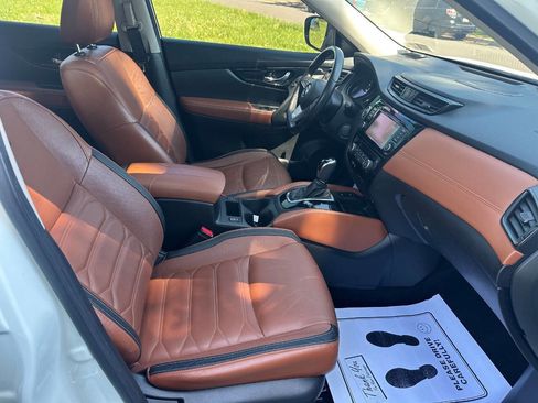 Used 2018 Nissan Rogue SL w/ Premium Package image 12