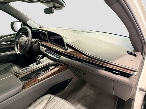 Certified 2022 Cadillac Escalade Sport Platinum w/ Heavy-Duty Trailer Package image 30