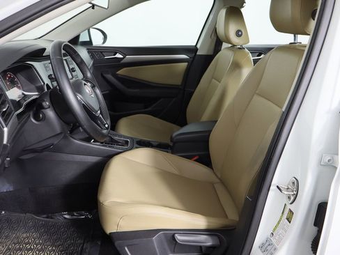 Used 2019 Volkswagen Jetta SE w/ Cold Weather Package image 16