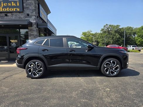 Used 2025 Chevrolet Trax RS w/ Driver Confidence Package image 8