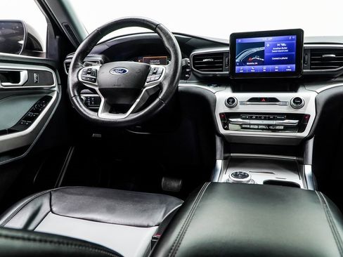 Used 2022 Ford Explorer XLT w/ Equipment Group 202A image 19