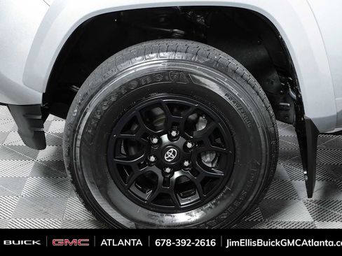 Used 2022 Toyota Tacoma SR5 AWD/4WD image 33