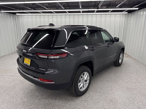 Used 2025 Jeep Grand Cherokee Laredo X image 5