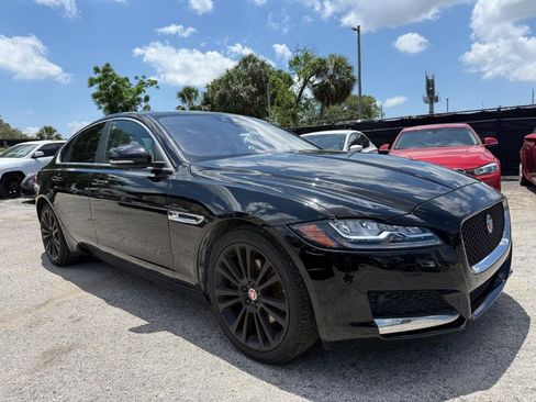 Used 2017 Jaguar XF Prestige image 3