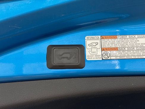 Used 2018 Toyota RAV4 XLE AWD/4WD image 25