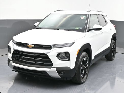 Used 2023 Chevrolet TrailBlazer LT FWD image 2
