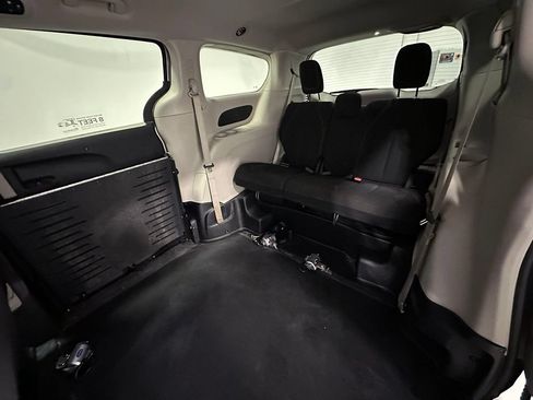 Used 2023 Chrysler Voyager LX FWD image 13