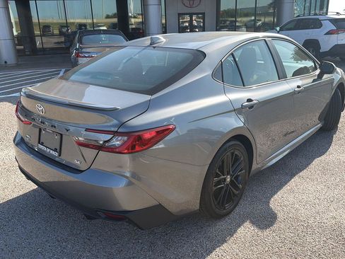 Used 2025 Toyota Camry SE AWD/4WD image 3
