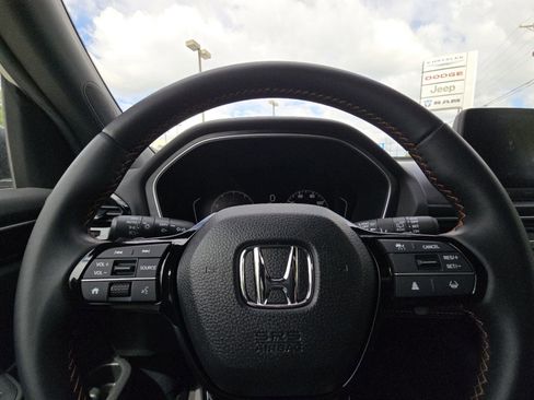 Used 2025 Honda Pilot Sport image 18