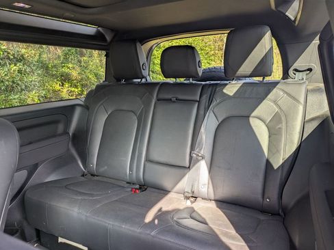 Used 2023 Land Rover Defender 90 S image 28