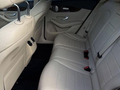 Used 2018 Mercedes-Benz GLC 300 4MATIC image 32