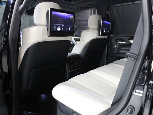 Used 2019 Lexus LX 570 4WD w/ Inspiration Series image 32