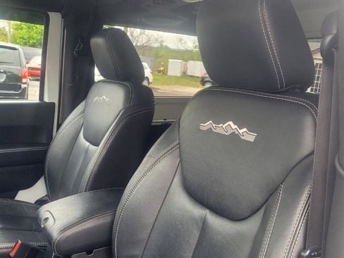 Used 2014 Jeep Wrangler Sahara AWD/4WD image 12