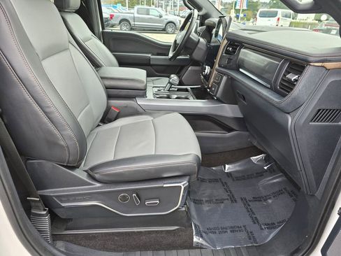 Used 2022 Ford F150 Lightning Lariat image 11