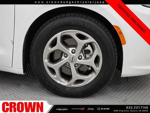 Certified 2023 Chrysler Pacifica Limited image 9