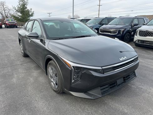 New 2025 Kia K4 LX image 3