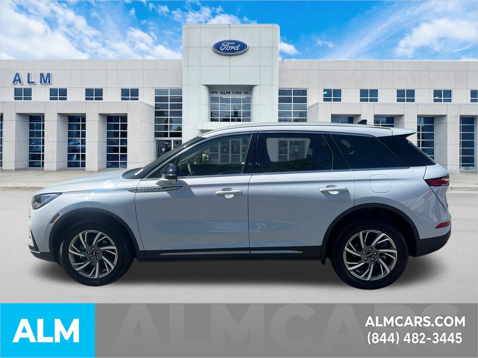 Used 2025 Lincoln Corsair AWD w/ Equipment Group 101A image 9