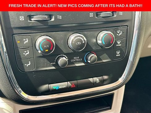 Used 2019 Dodge Grand Caravan SE w/ UConnect Hands-Free Group FWD image 16