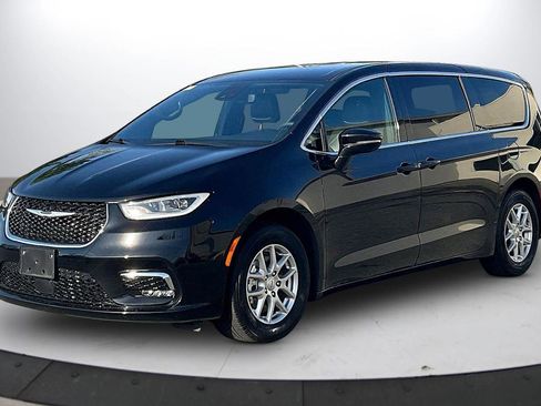 Used 2025 Chrysler Pacifica Select FWD image 4