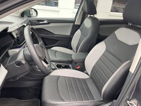 Certified 2022 Volkswagen Taos SEL w/ Panoramic Sunroof Package image 11