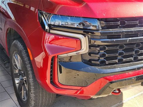 Used 2023 Chevrolet Suburban Z71 w/ Luxury Package AWD/4WD image 5