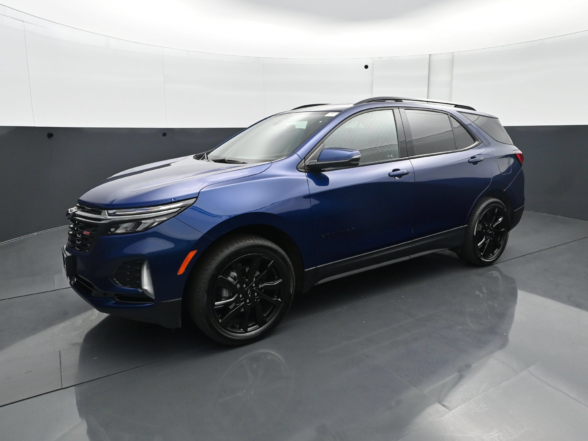 Used 2022 Chevrolet Equinox RS w/ RS Leather Package AWD/4WD image 2