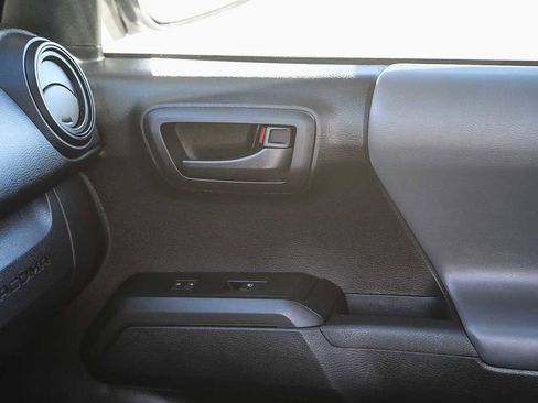 Certified 2018 Toyota Tacoma SR image 21