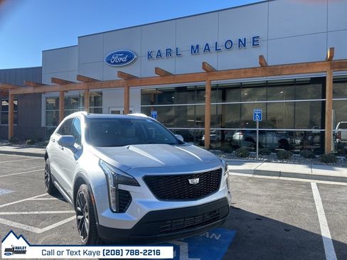 Used 2022 Cadillac XT4 Luxury w/ Cold Weather Package image 1