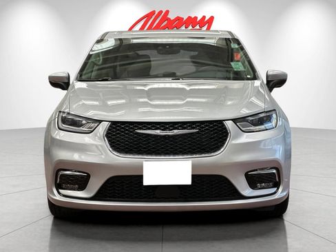 Used 2023 Chrysler Pacifica Touring-L FWD image 10