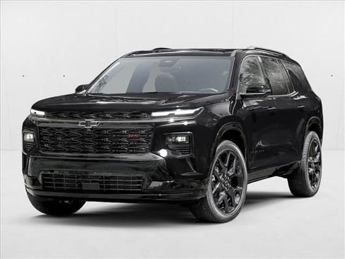 Used 2025 Chevrolet Traverse LT FWD image 1